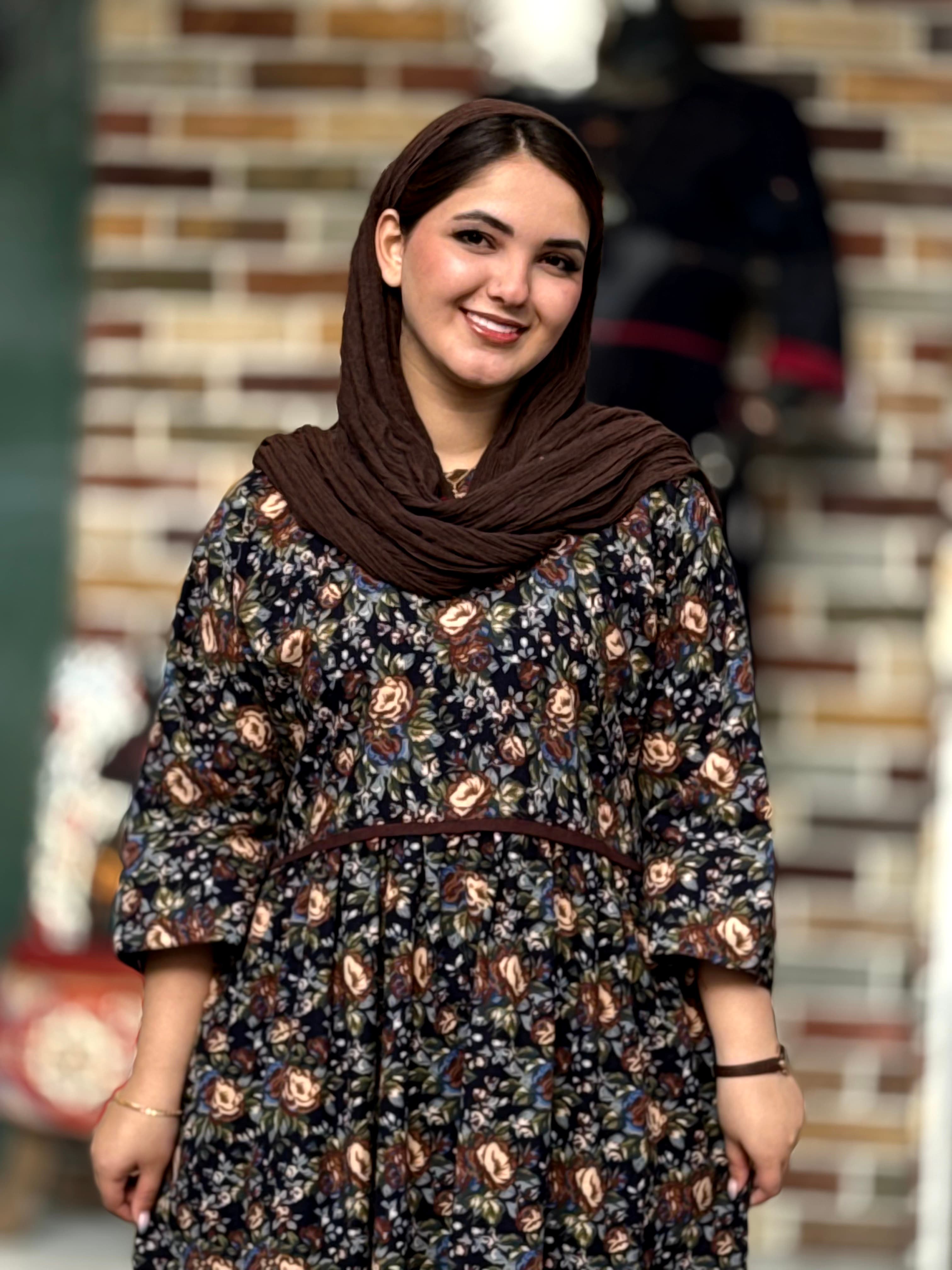 پیراهن نرگس قهوه ای سورمه ای گل کرم — تصویر ۲