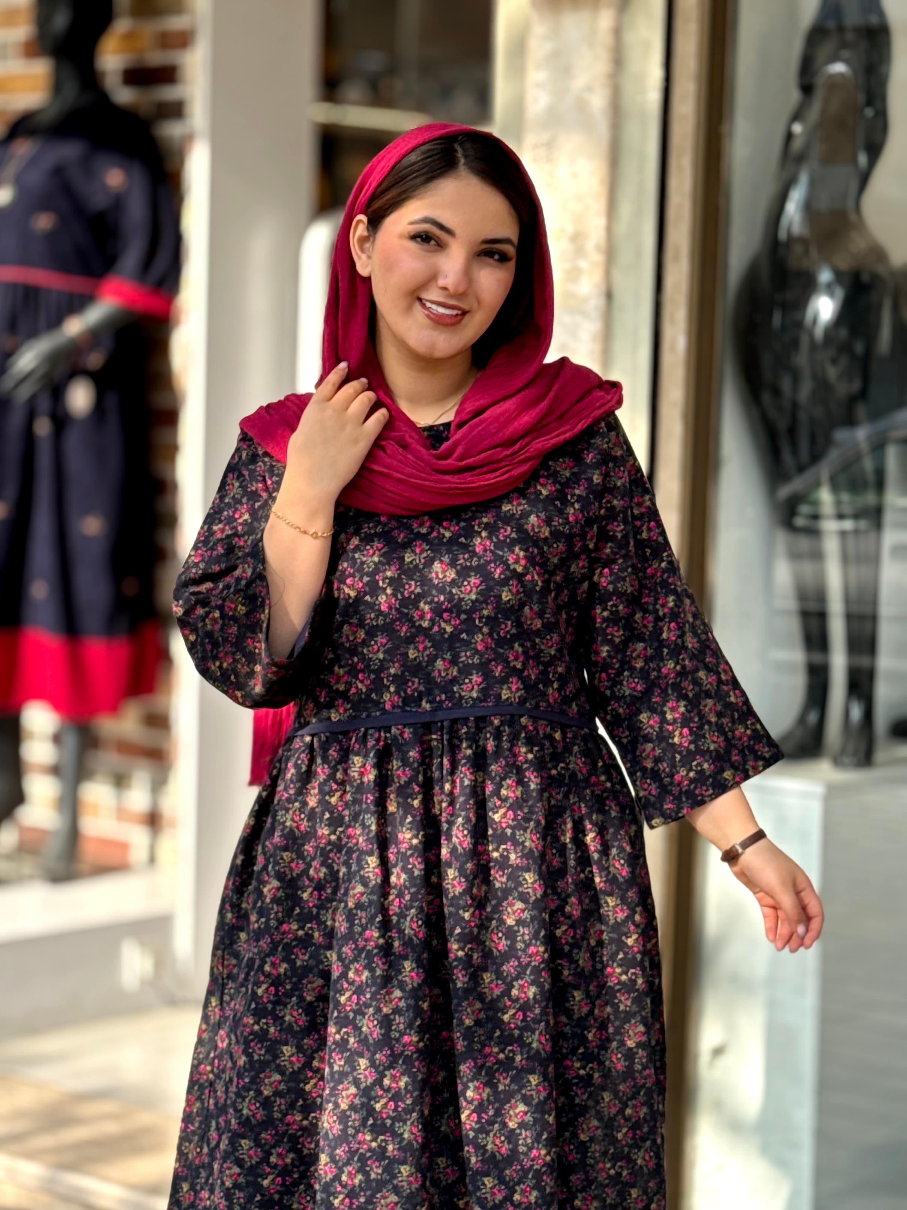 پیراهن نرگس سورمه ای گل ریز سرخابی — تصویر ۳