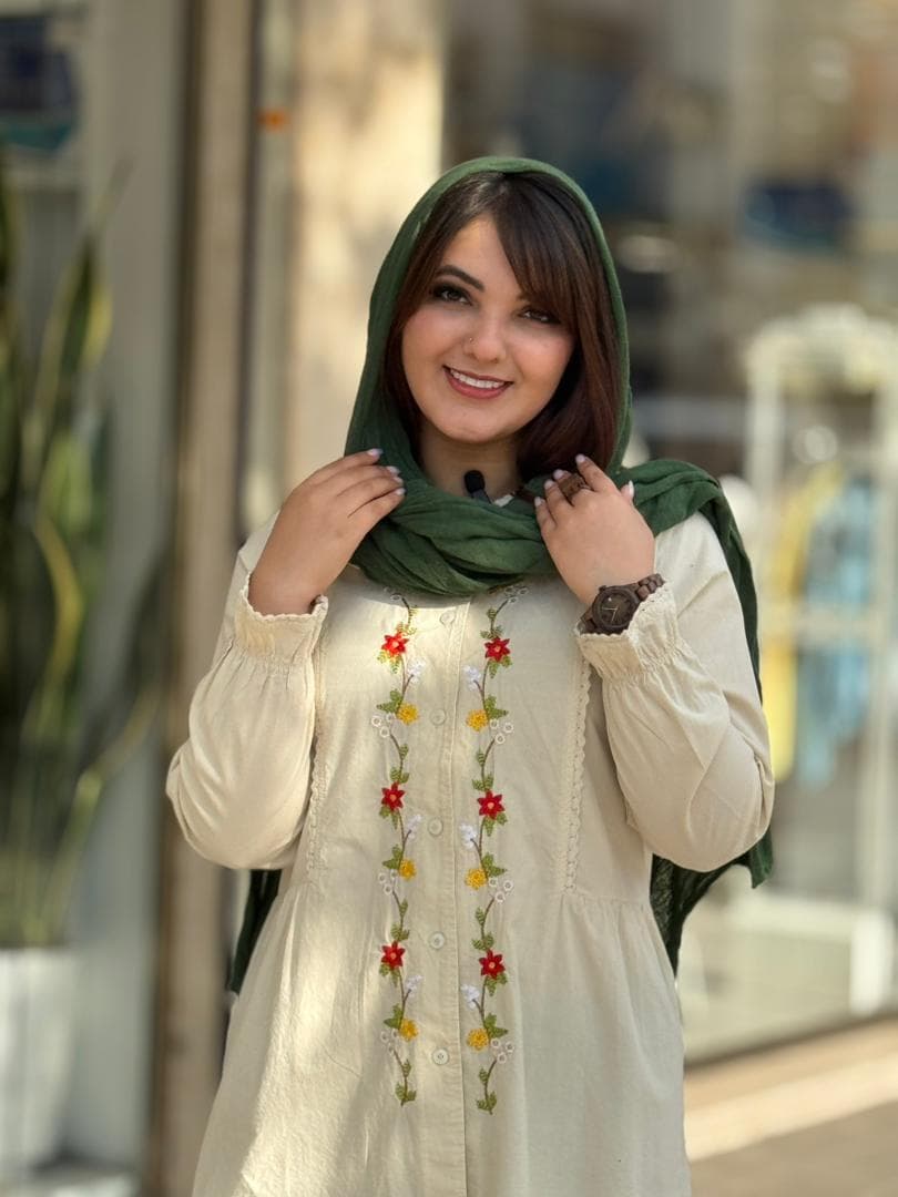 مانتو کاملیا کرم — تصویر ۴
