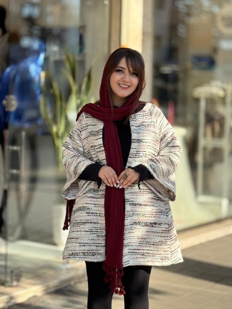 پالتو عروسکی سفید خط زرشکی — تصویر ۲