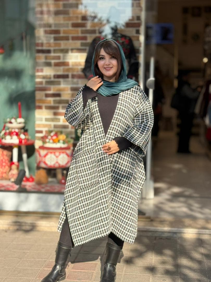 پانچ جلوباز سفید مشکی سبز پیچازی — تصویر ۲