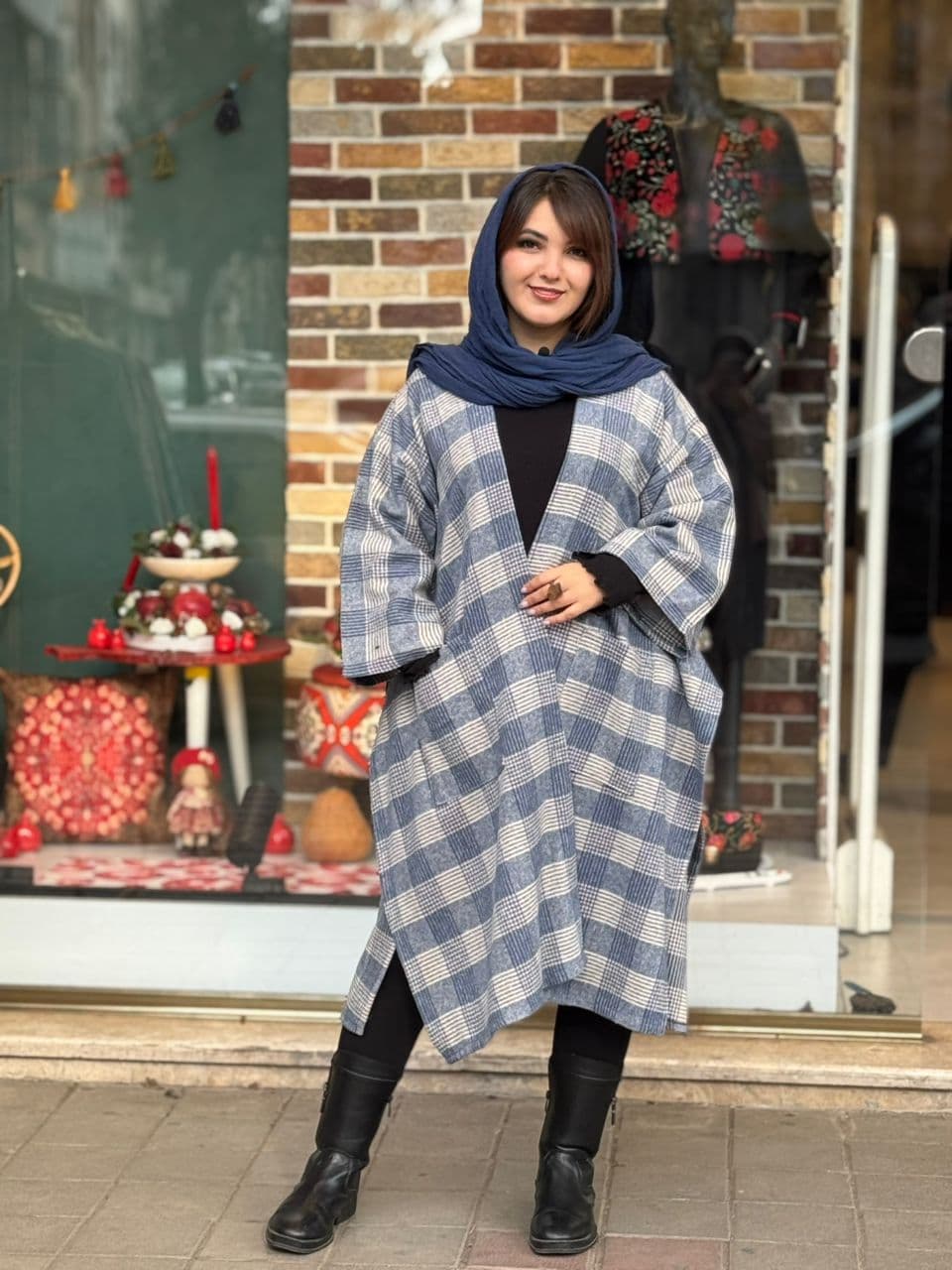 پانچ جلوباز سفید آبی چهارخونه