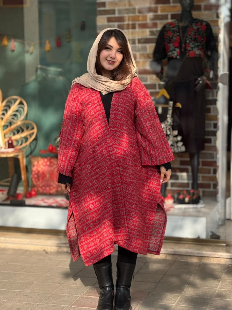 پانچ جلوباز طرحدار قرمز طوسی — تصویر ۳