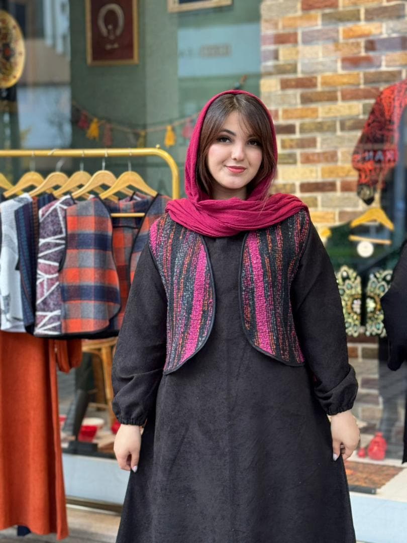 جلیقه تک شمیم مشکی سرخابی — تصویر ۲