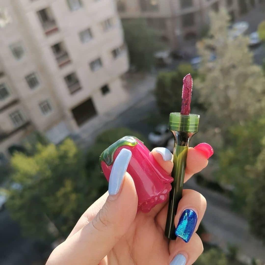 رژ لاله — تصویر ۲