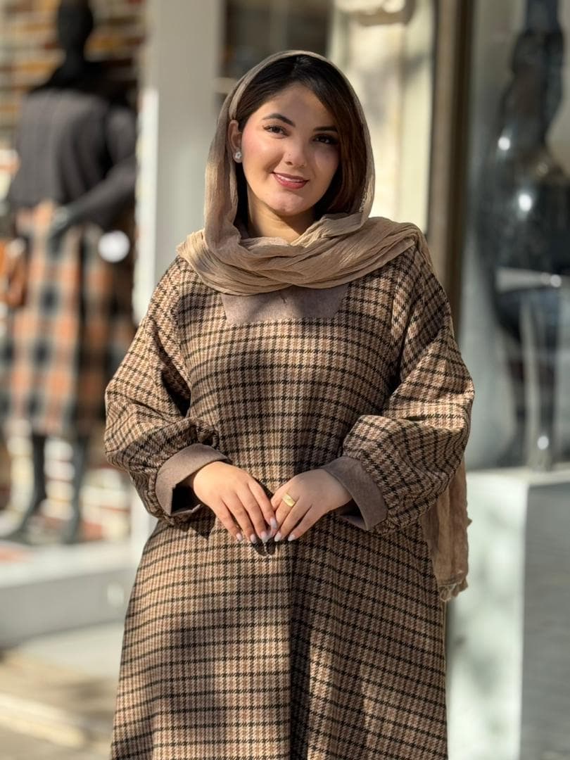 پیراهن هدیه چهارخونه ریز نسکافه ای مشکی — تصویر ۴