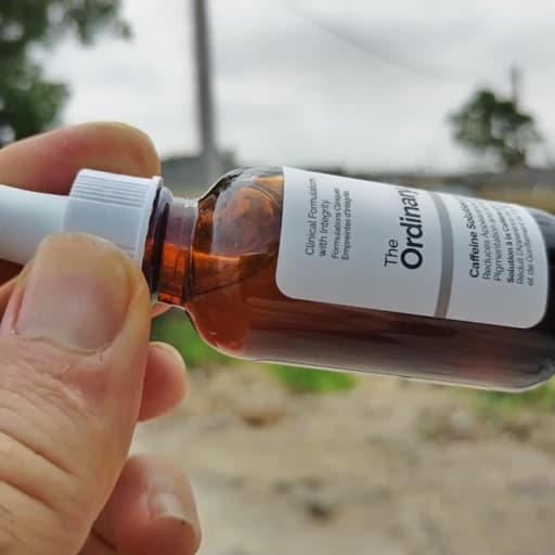سرم دور چشم کافئین اوردینری اصلی مدل Caffeine Solution 5 درصد + EGCG برند The Ordinary — تصویر ۳