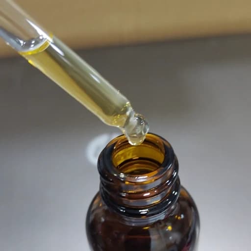 سرم رتینول 2 دهم درصد خالص در اسکوالان اوردینری اصلی بازسازی سلولی و رفع چین و چروک و علائم پیری و ناهمواری های پوستی — تصویر ۷