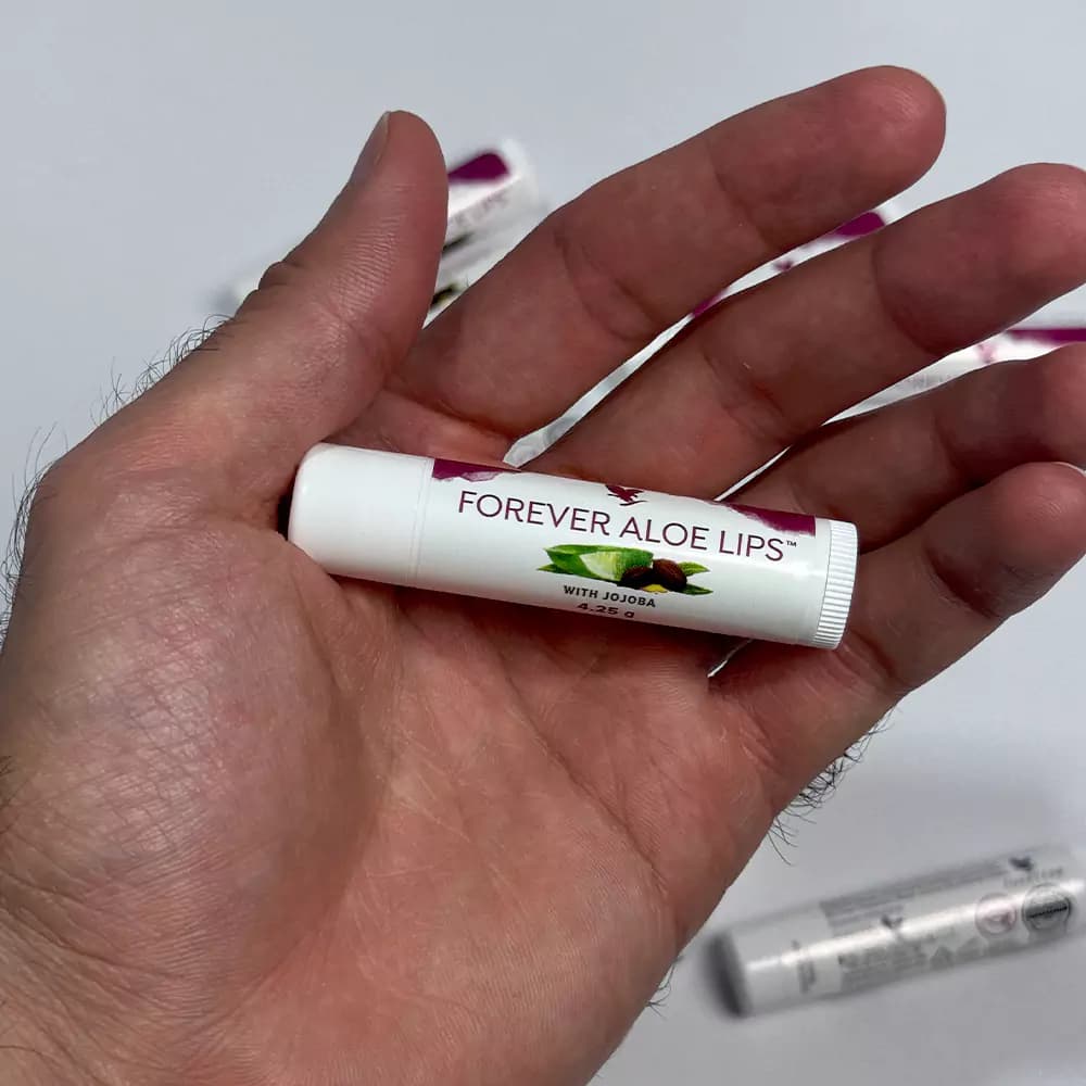 بالم لب فوراور حاوی عصاره آلوئه ورا Aloe Lips وزن 4 گرم — تصویر ۳