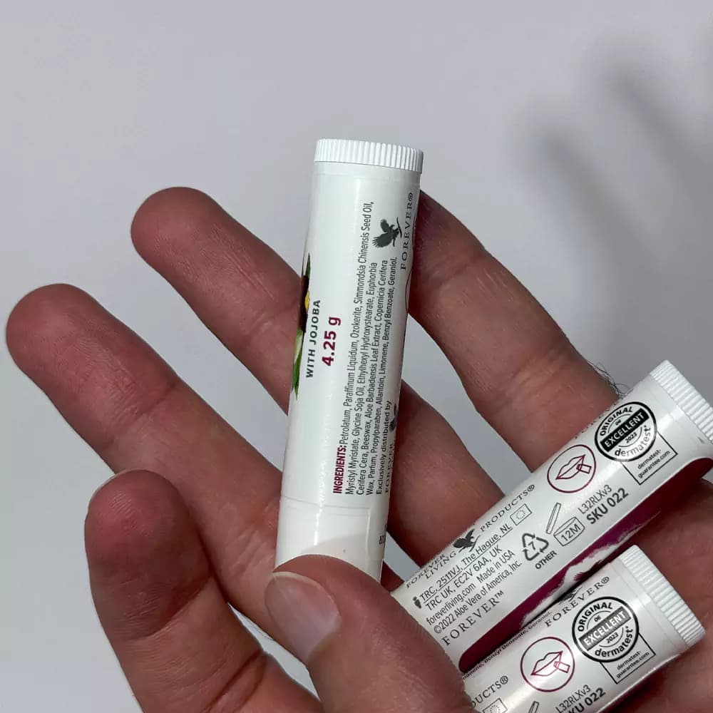 بالم لب فوراور حاوی عصاره آلوئه ورا Aloe Lips وزن 4 گرم — تصویر ۴