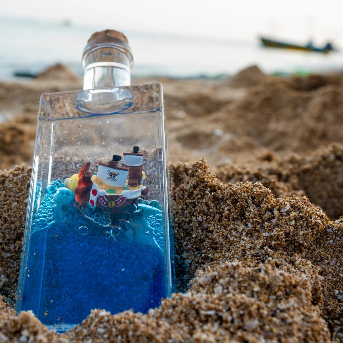 بطری معلق دکوری مدل بطری طرح One Piece