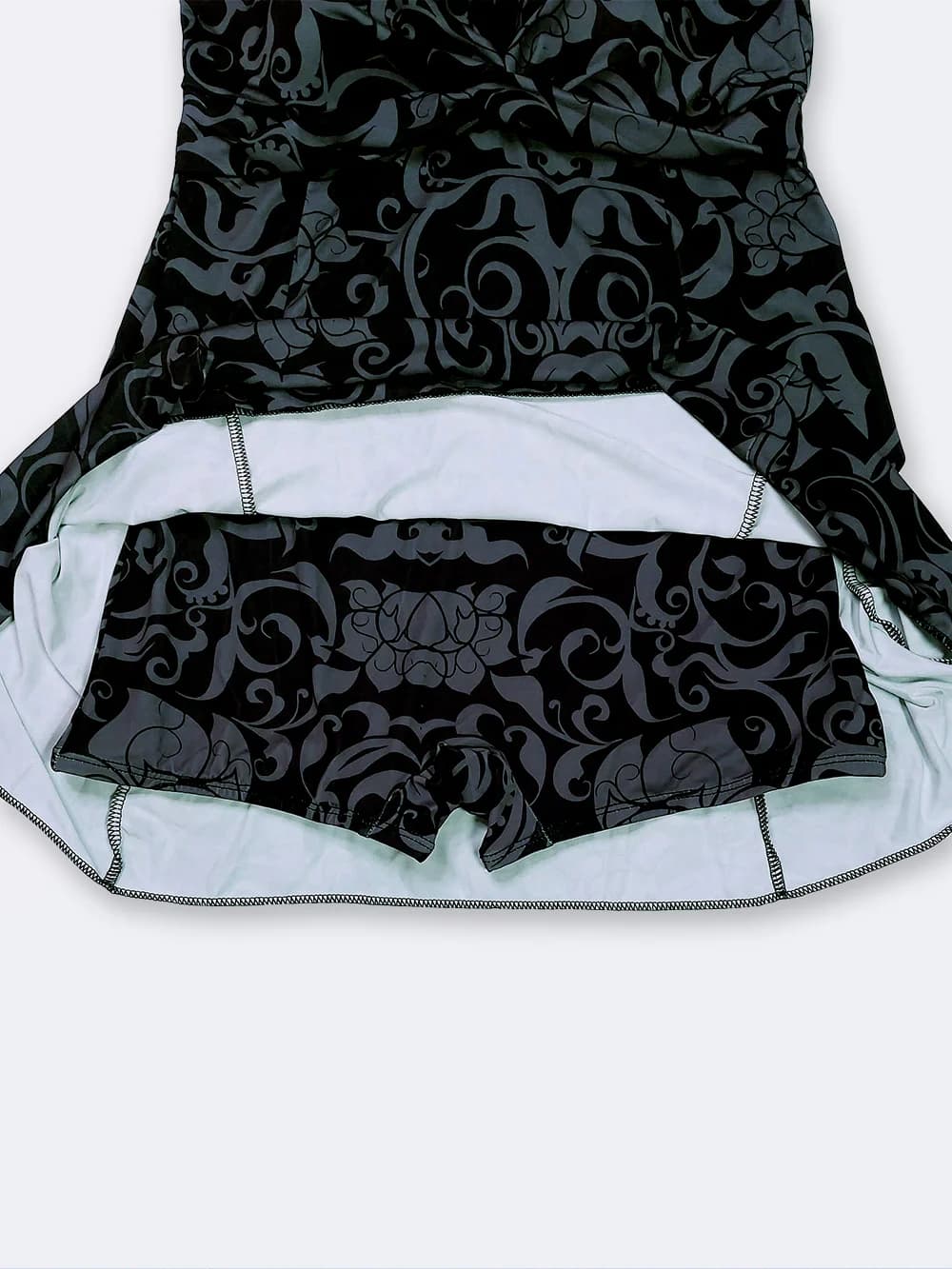 مایو زنانه دامنی کاپدار و پادار طرح مجلسی شیک اسپیدو ( Speedo ) مشکی و طوسی — تصویر ۷