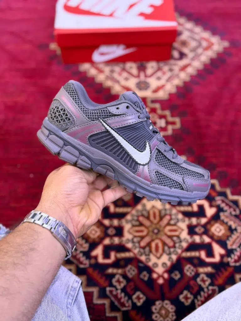 کتونی دخترانه نایکی وومرو 5 nike vomero 5