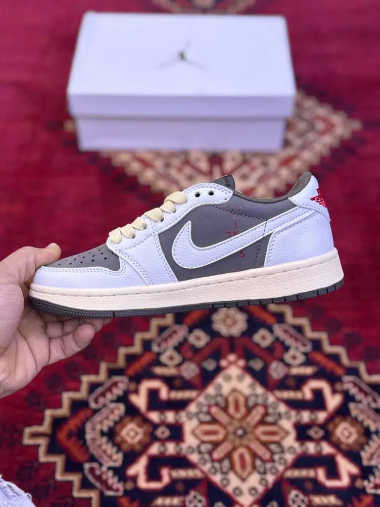 کتونی دخترانه و پسرانه نایکی جردن وان ترویس اسکات nike Jordan 1 Travis Scott — تصویر ۳