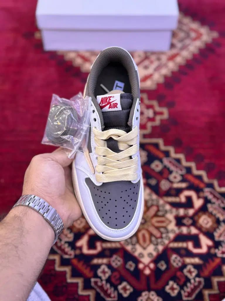 کتونی دخترانه و پسرانه نایکی جردن وان ترویس اسکات nike Jordan 1 Travis Scott — تصویر ۲