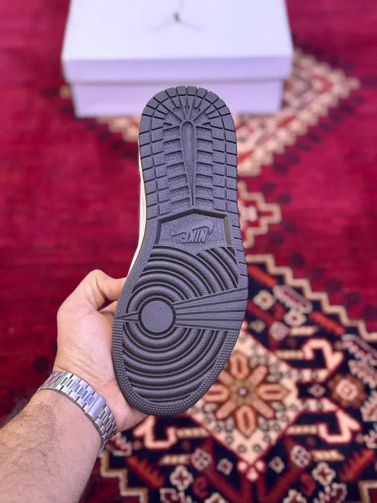 کتونی دخترانه و پسرانه نایکی جردن وان ترویس اسکات nike Jordan 1 Travis Scott — تصویر ۴