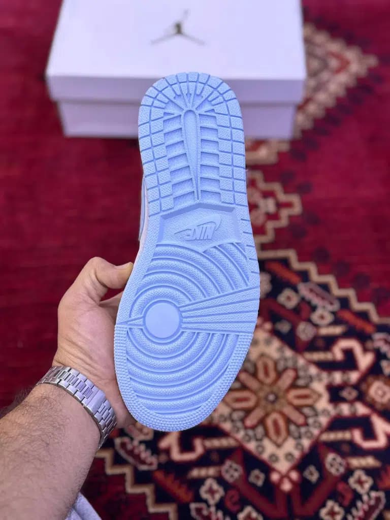 کتونی دخترانه و پسرانه جردن وان آیس بلو nike Jordan 1 ice blue — تصویر ۴