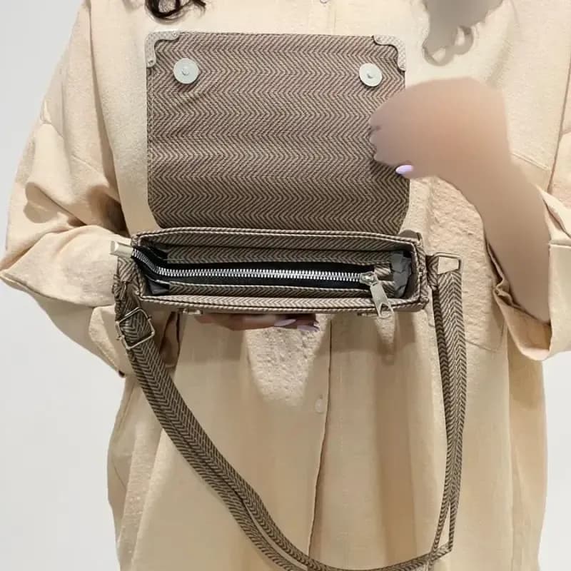 کیف پاسپورتی کنفی دیور کد 1387 جنس چرم مصنوعی ابعاد 22x16x7 سانتیمتر — تصویر ۹