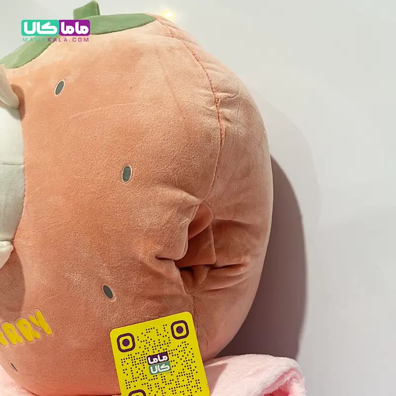 عروسک توت فرنگی بالشتی پتودار + گرمکن دست مدل خرگوش 50 سانتیمتر — تصویر ۵