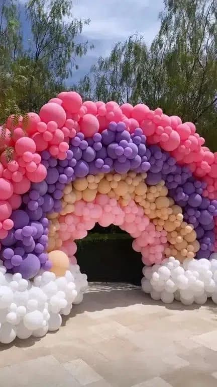 بادکنک آرایی طاق صورتی، بنفش، کرمی و سفید