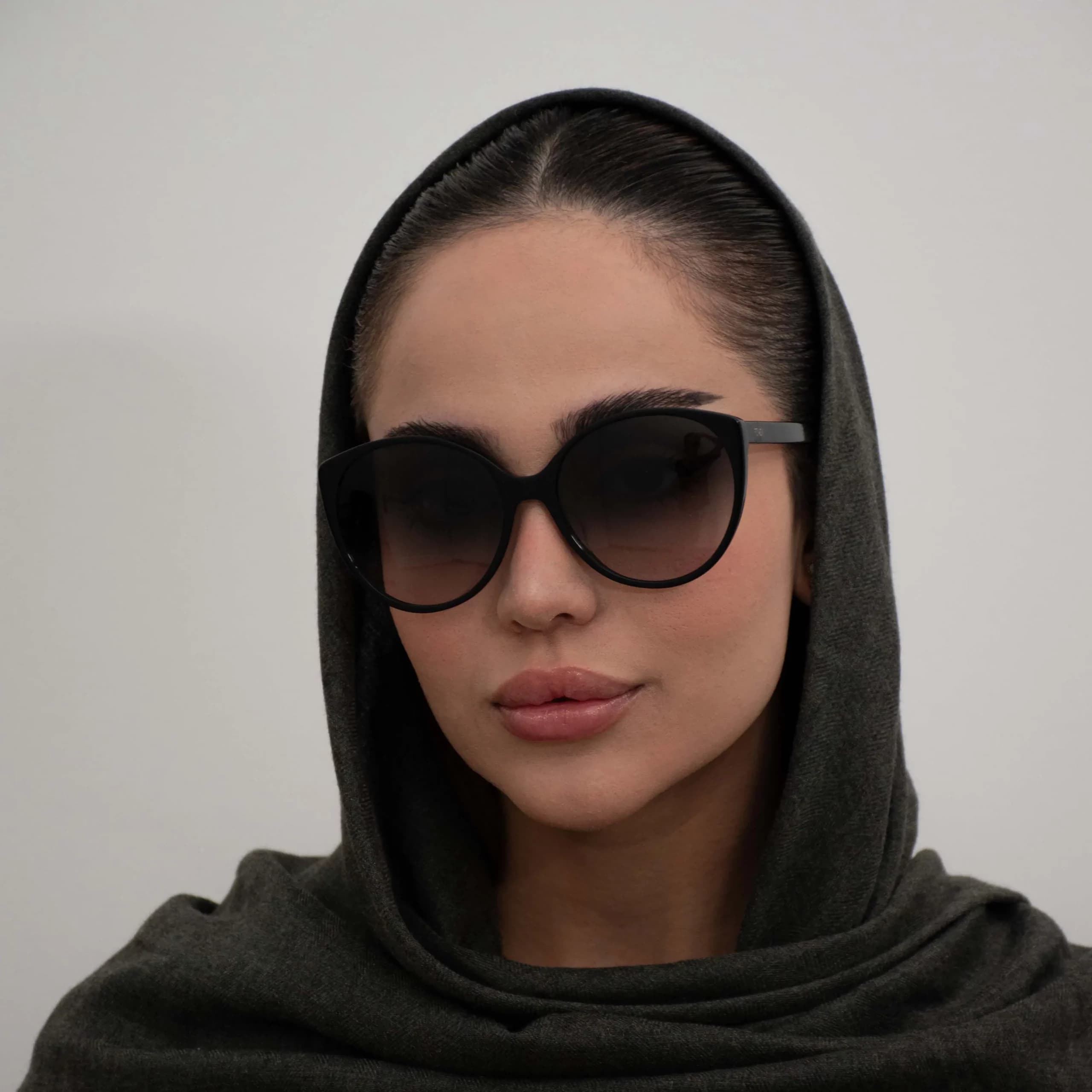 عینک آفتابی فندی 40029<br><span>Fendi FE40029U</span> — تصویر ۲