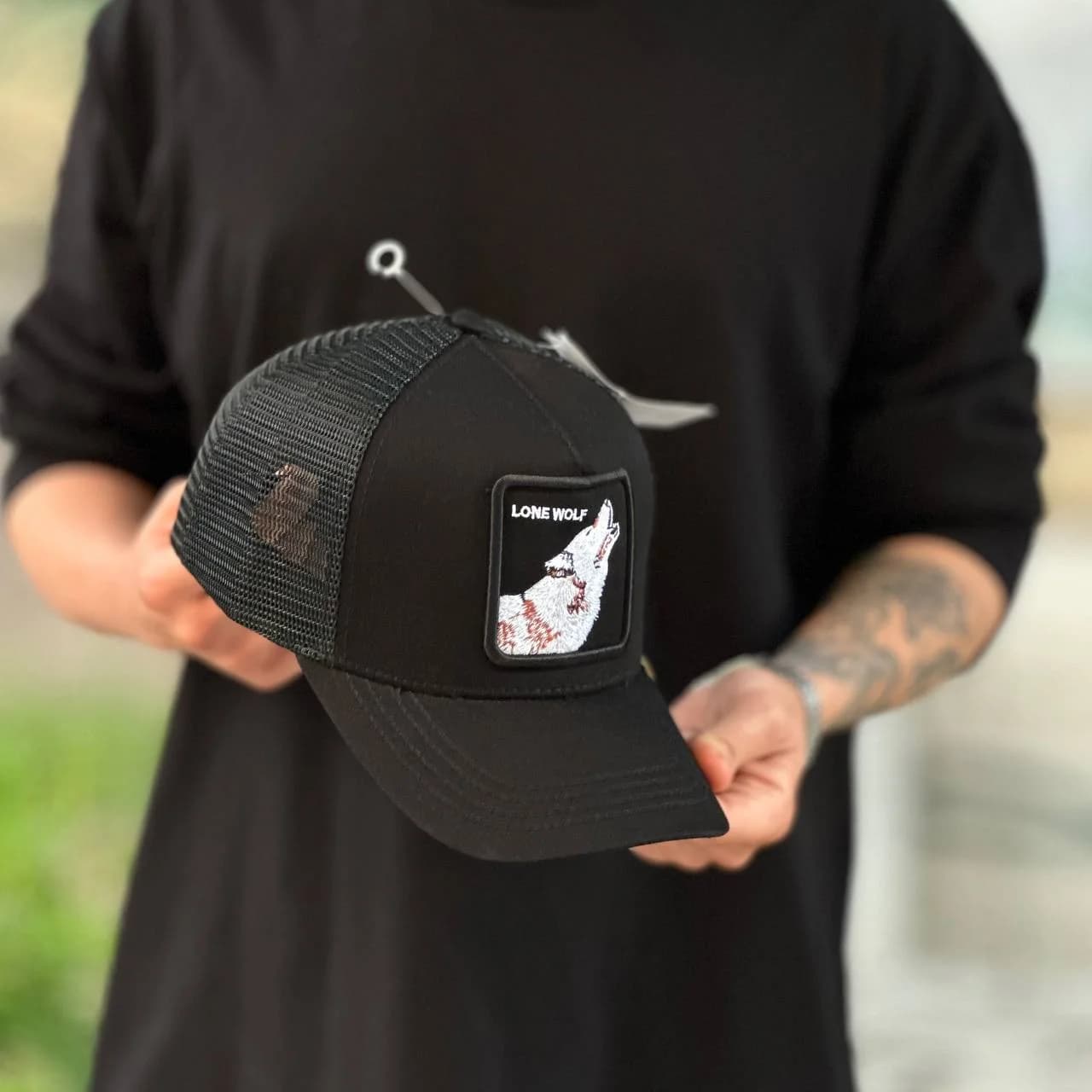 کلاه گورین مشکی طرح lone wolf — تصویر ۲