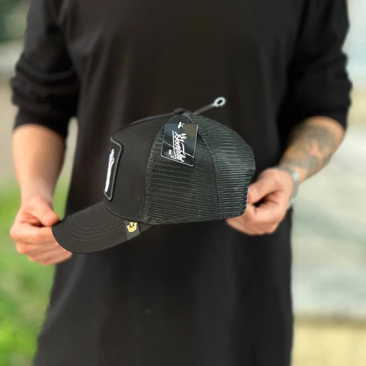 کلاه گورین مشکی طرح lone wolf — تصویر ۳