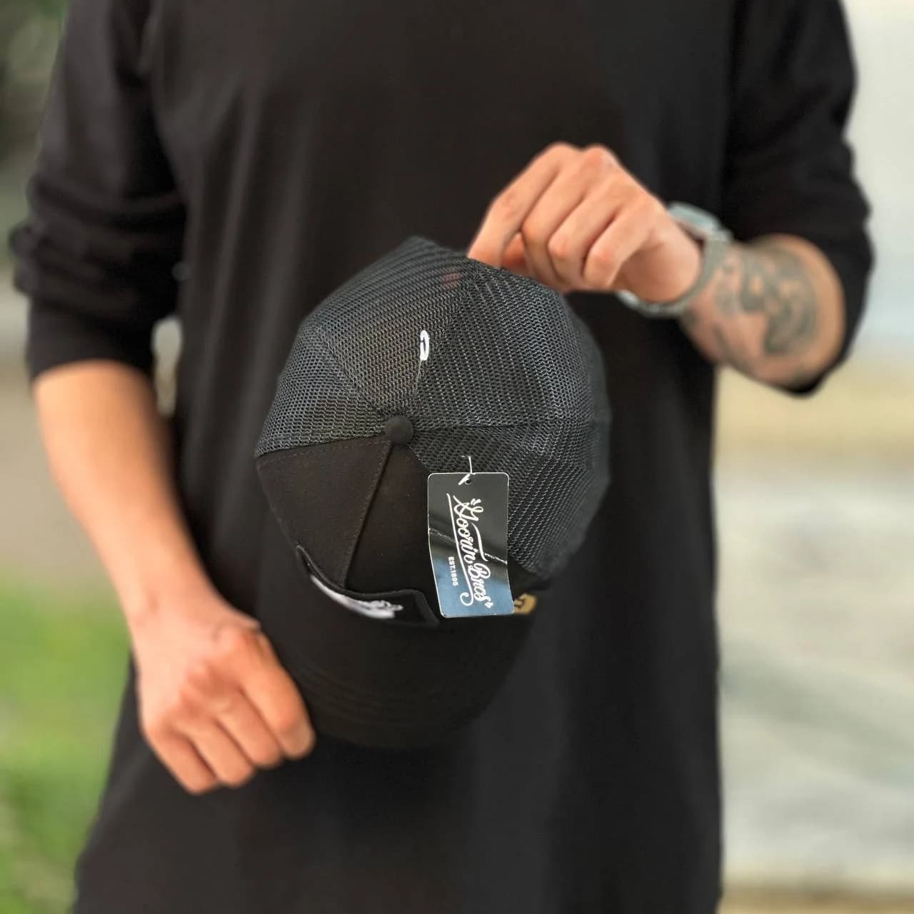 کلاه گورین مشکی طرح lone wolf — تصویر ۴