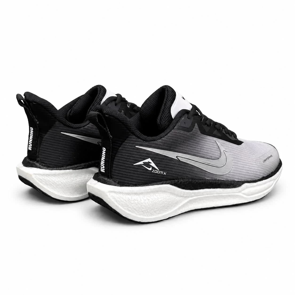 کتونی زیره بست مردانه مدل رانینگ نایکی طوسی و سفید NIKE — تصویر ۳
