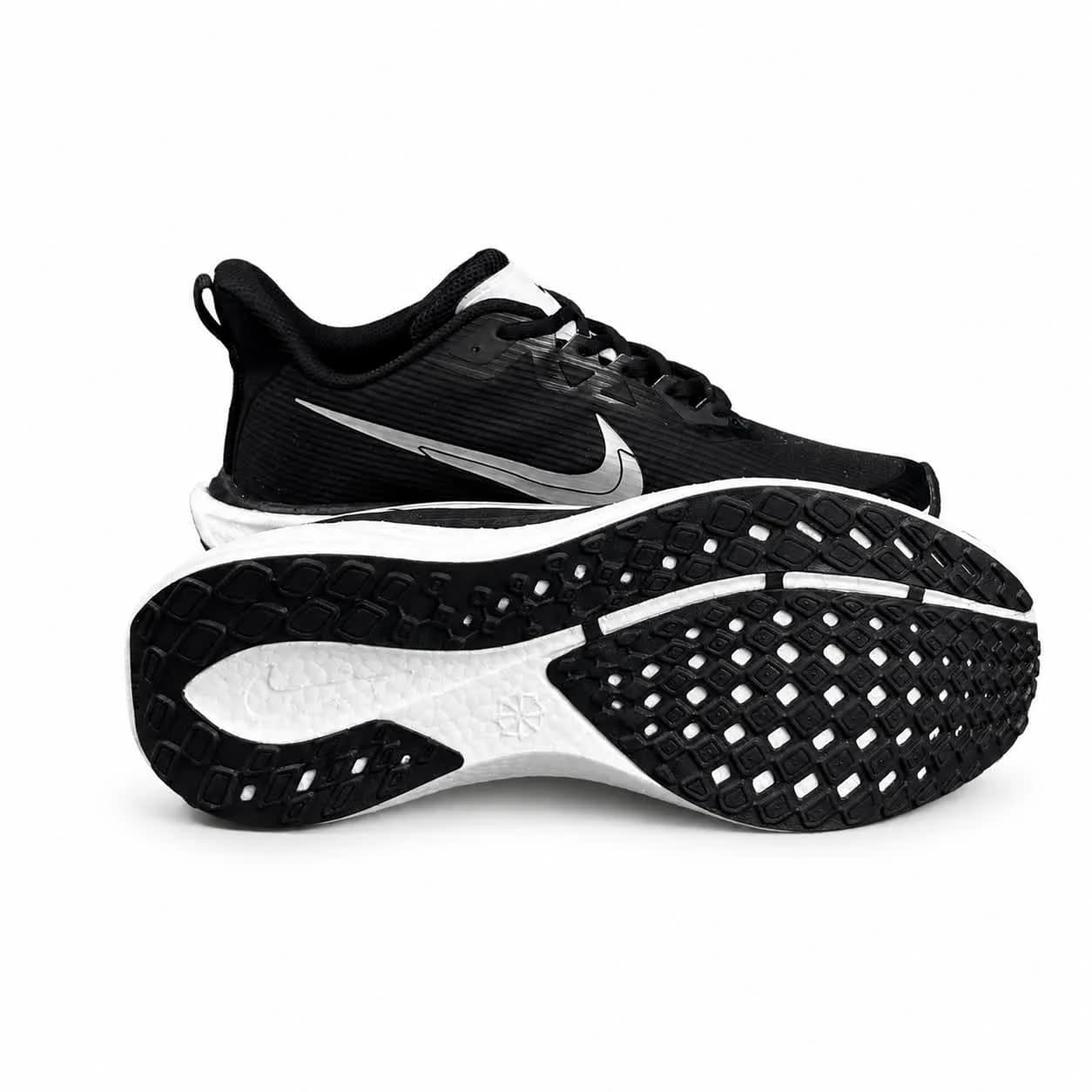 کتونی زیره بست مردانه مدل رانینگ نایکی مشکی NIKE — تصویر ۴