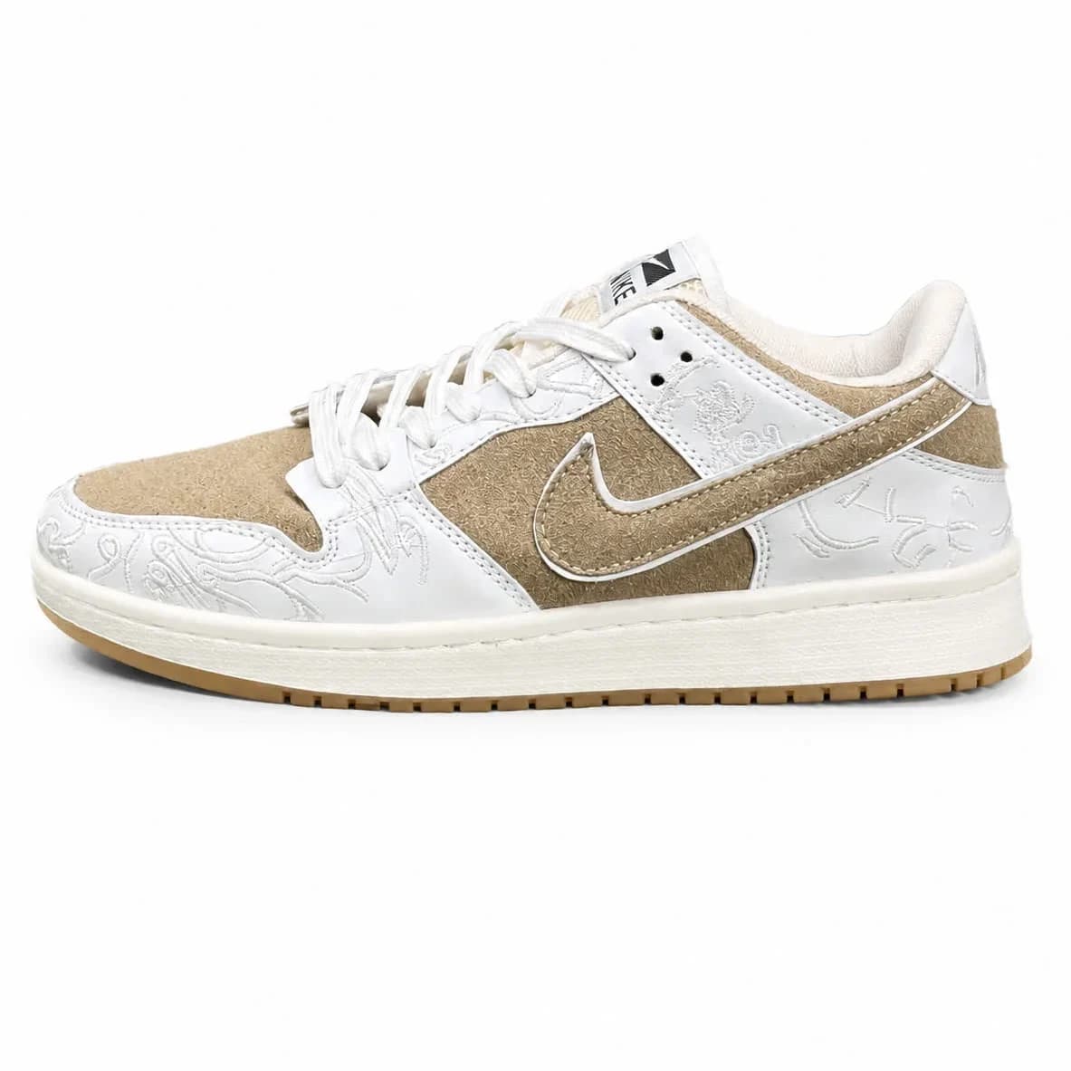 کتونی مردانه مدل نایک جردن گلدوزی سفید کرمی Nike Jordan