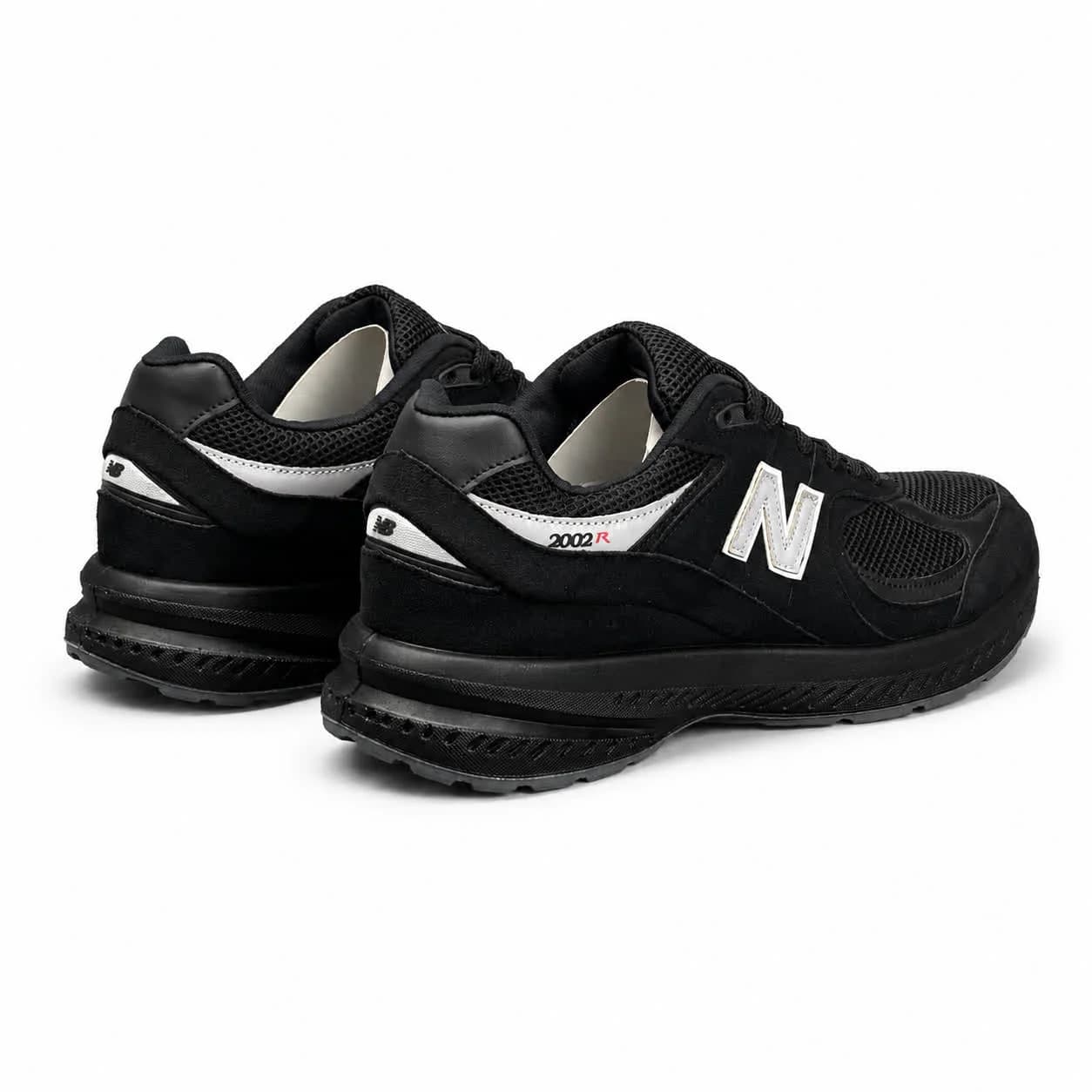 کتونی مردانه بزرگ پا مدل نیوبالانس 2002 مشکی New Balance — تصویر ۳