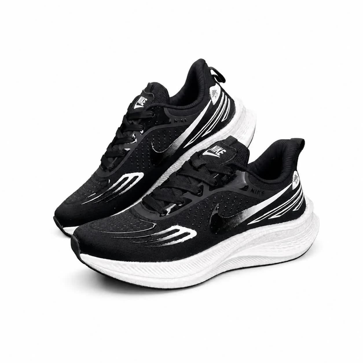 کتونی زیره بست مردانه مدل رانینگ نایکی مشکی سفید Nike — تصویر ۳