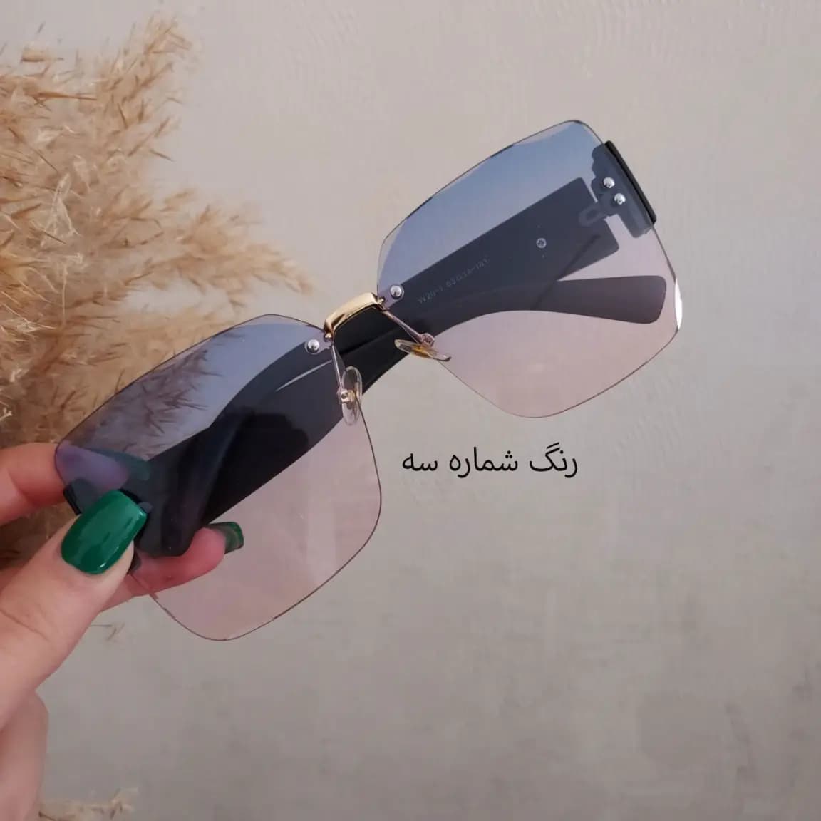 عینک آفتابی زنانه طرح جدید UV400 | مدل بدون فریم لاکچری با کیف و دستمال — تصویر ۴