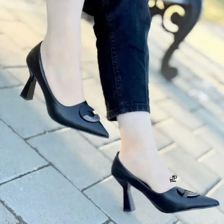 کفش مجلسی زنانه نگین‌دار
