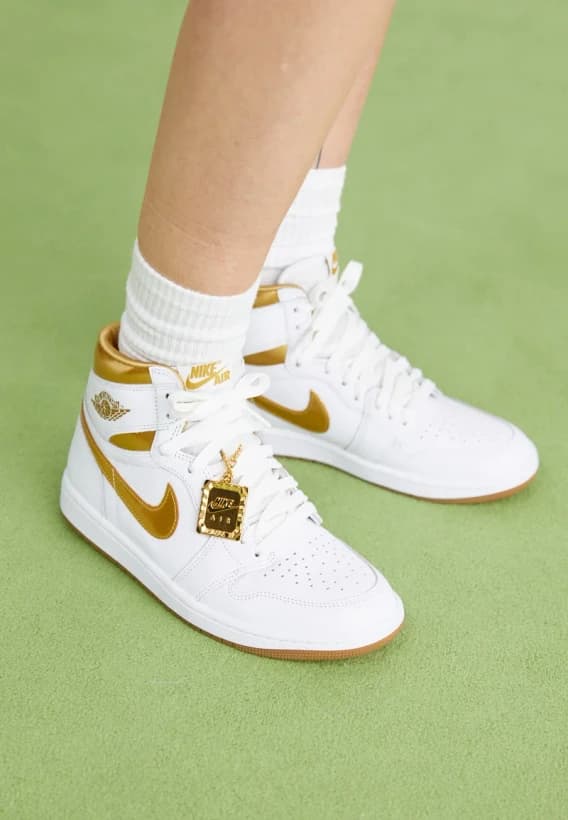 کفش نایکی Air Jordan 1 High OG سفید طلایی مدل | — تصویر ۲