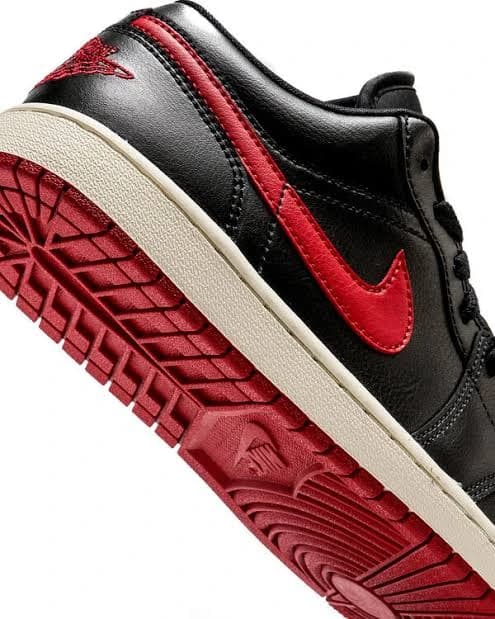 کفش Air Jordan 1 Low Bred مشکی قرمز — تصویر ۲