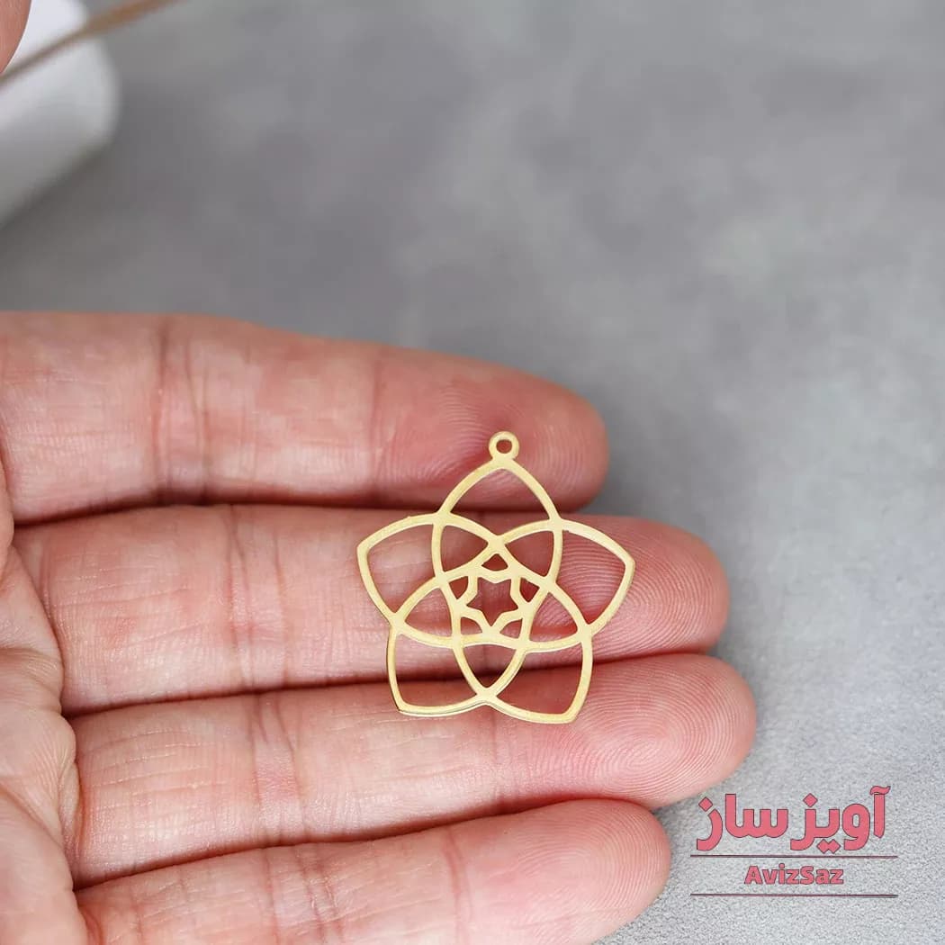 گردنبند گل ونوس کد 102147
