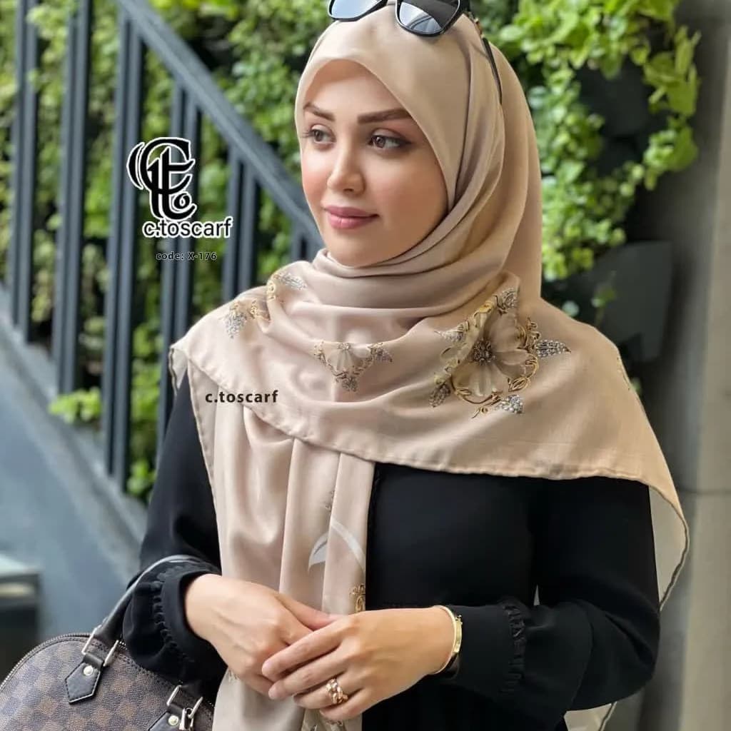 روسری مجلسی نخ کاستوم قواره 140 طرح نبات — تصویر ۲