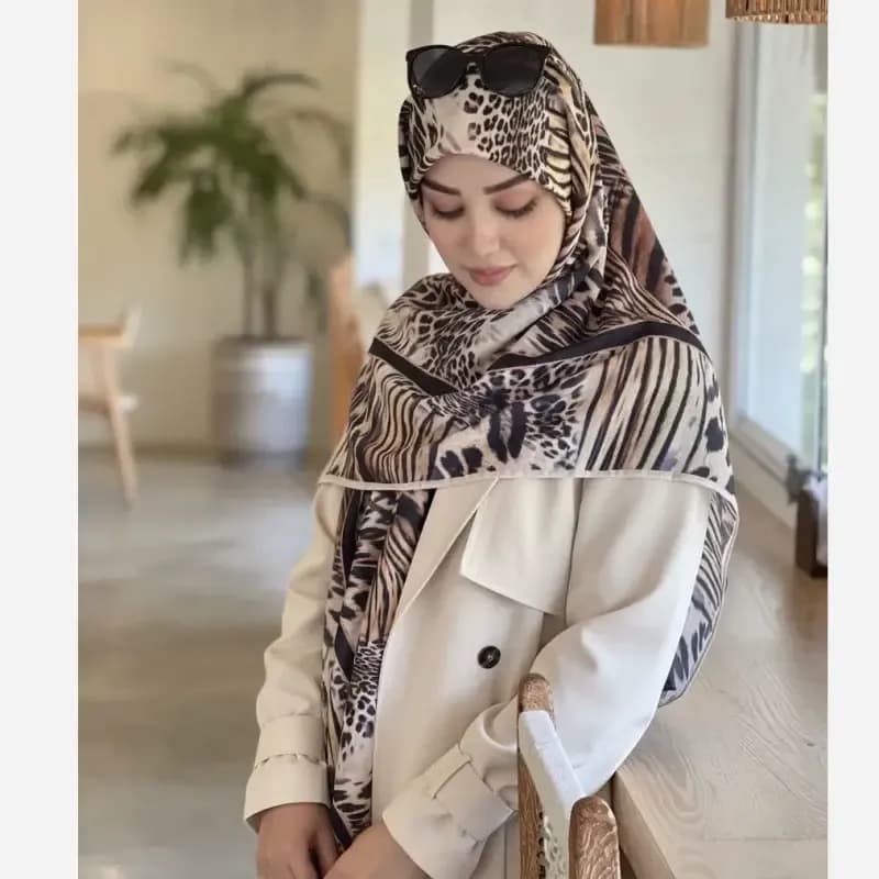 روسری نخ کاستوم طرح پلنگی قواره بزرگ 140 سانتیمتر — تصویر ۸