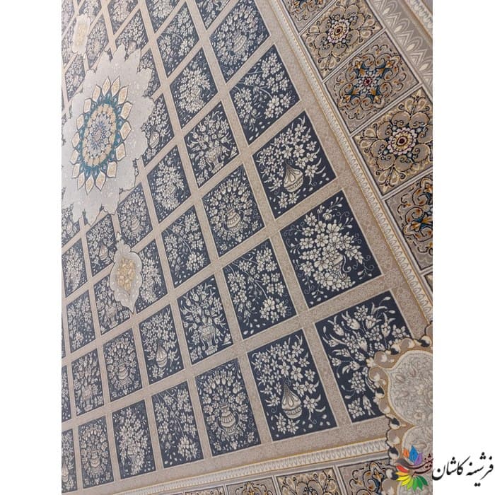 فرش خشتی ترنج دار طرح آیسان دودی 700 شانه — تصویر ۳
