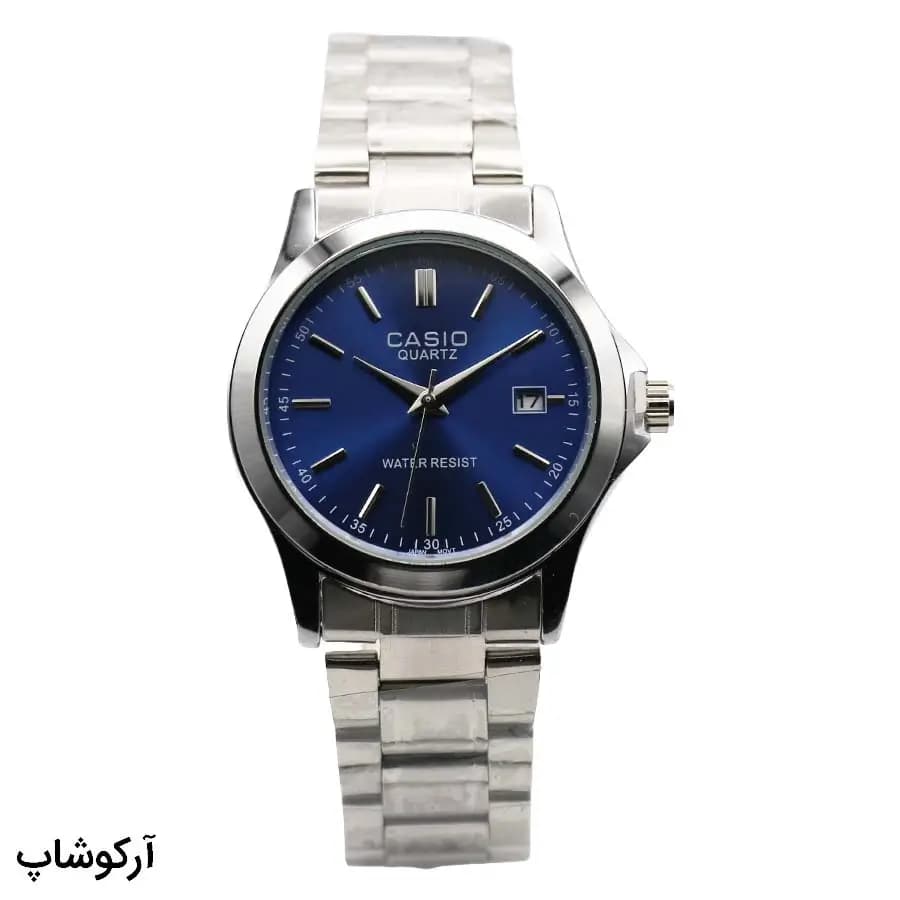 ساعت مردانه کاسیو نقره‌ای، صفحه آبی با نشانگرهای خطی، بند فلزی نقره‌ای، قاب گرد، نمایش تاریخ، موتور کوارتز و قفل تاشو مدل 5718