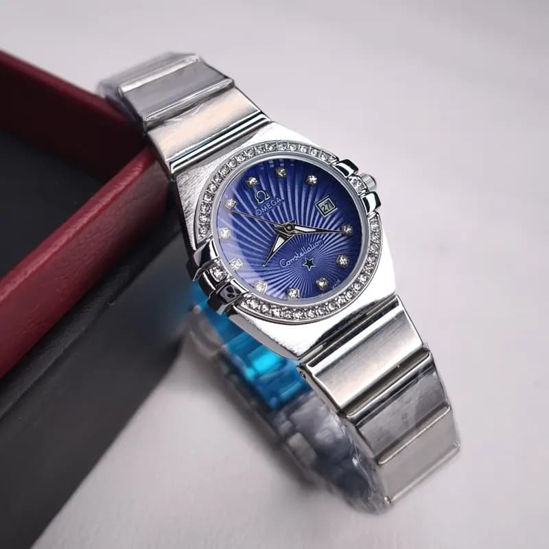 ساعت مچی زنانه امگا کانسلیشن مدل ایندکس خطی نگین دار نقره ای سرمه ای (Omega Constellation) — تصویر ۲