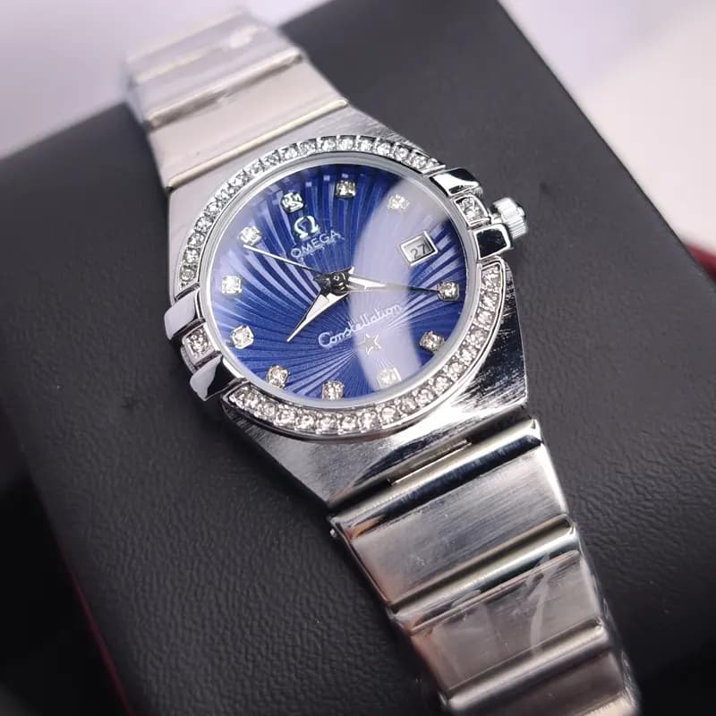 ساعت مچی زنانه امگا کانسلیشن مدل ایندکس خطی نگین دار نقره ای سرمه ای (Omega Constellation) — تصویر ۶