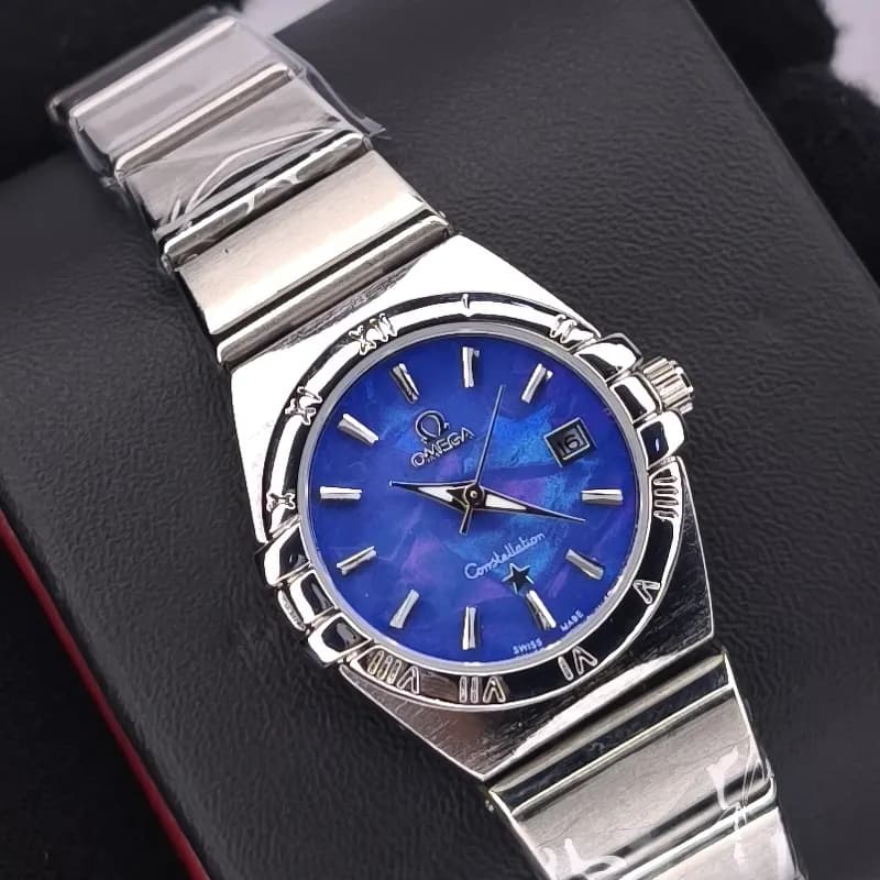 ساعت مچی زنانه امگا کانسلیشن مدل ایندکس خطی نقره ای سرمه ای (Omega Constellation) — تصویر ۵