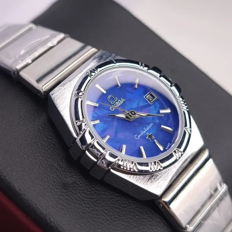 ساعت مچی زنانه امگا کانسلیشن مدل ایندکس خطی نقره ای سرمه ای (Omega Constellation) — تصویر ۶