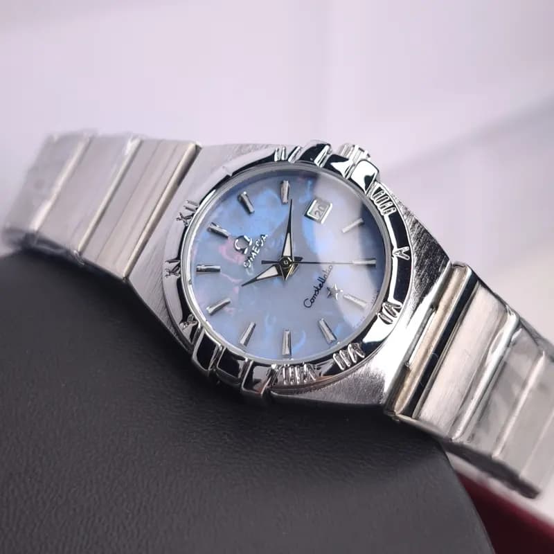 ساعت مچی زنانه امگا کانسلیشن مدل ایندکس نقره ای تیفانی (Omega Constellation) — تصویر ۴