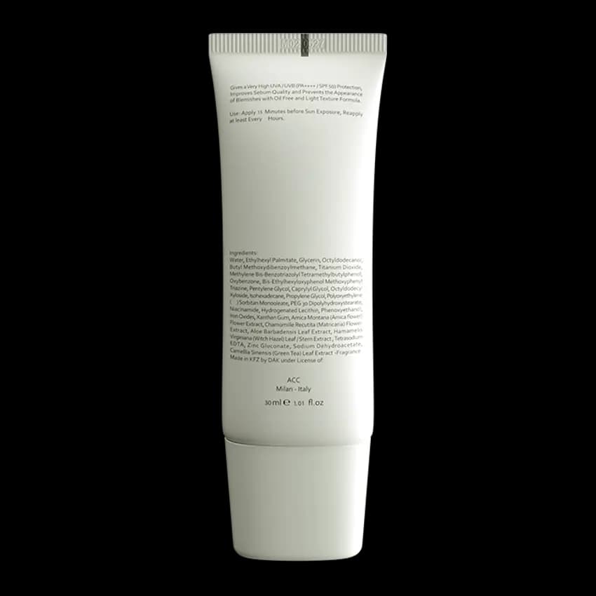 ضد آفتاب رنگی یو وی دیفنس آکنه مونتویا SPF50 — تصویر ۲