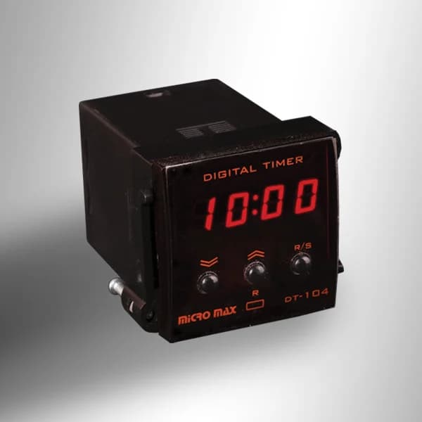 تایمر دیجیتال 8 پایه سوکتی (48*48) میکرو DT-104