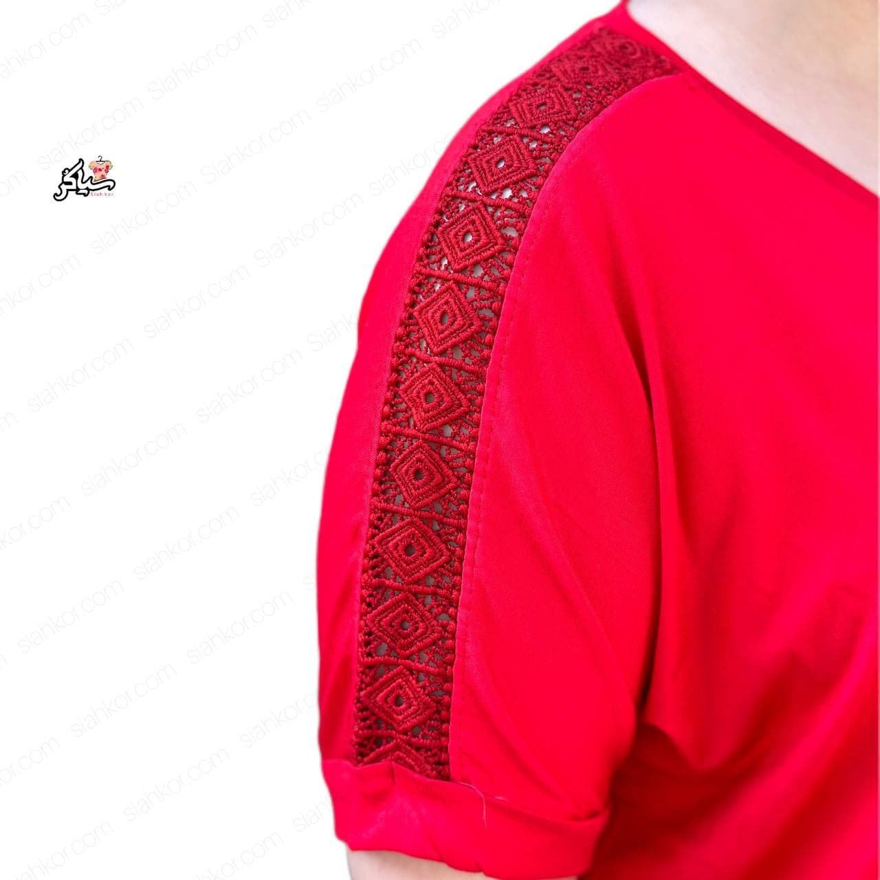تیشرت سایز بزرگ سرشانه گیپور شیک قرمز — تصویر ۲